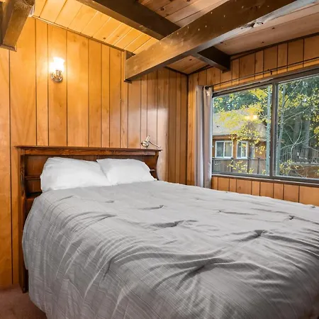Comfy Cubby - Cozy Mountain Home In A Great Location Near Bear Mountain Ski Resort